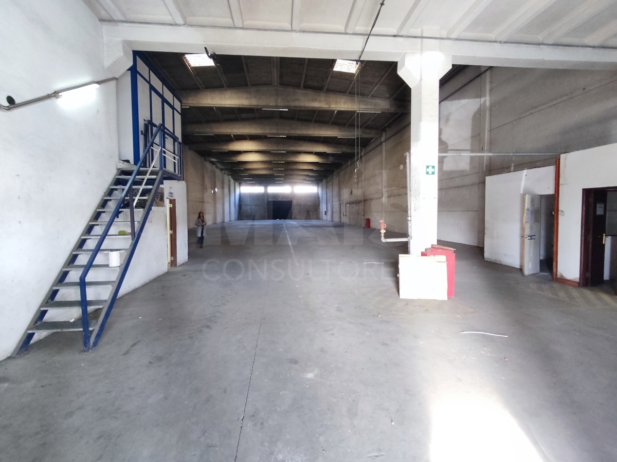 Loures, Lousa Industrial warehouse with an area of 1,287.40 m2 .